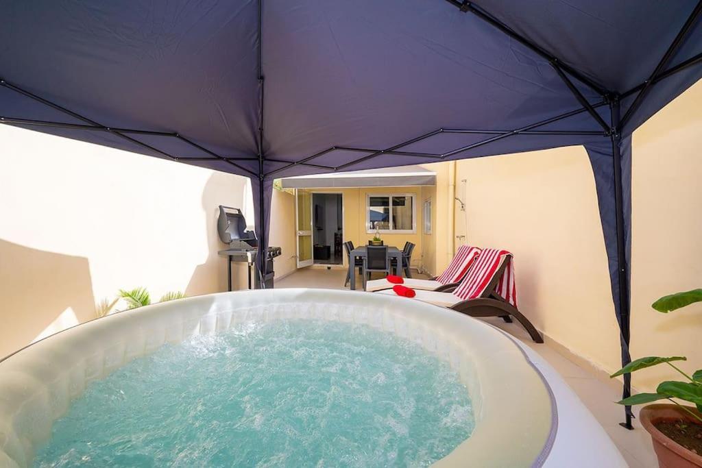 Traditional 3 Bedroom With Hot Tub Apartman Rabat